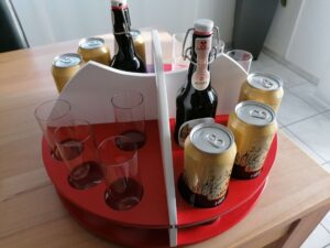 Serviertablett für acht Flaschen und Gläser