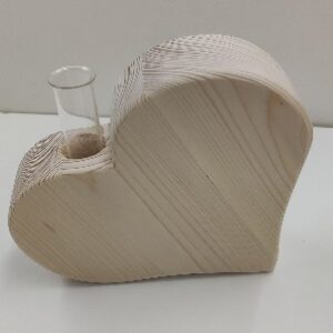 Holzherz mit Reagenzglas